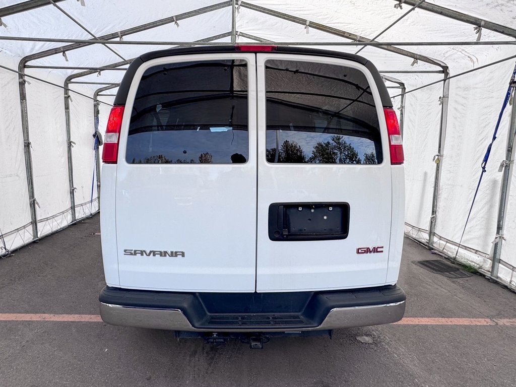 2022 GMC Savana Passenger in St-Jérôme, Quebec - 6 - w1024h768px