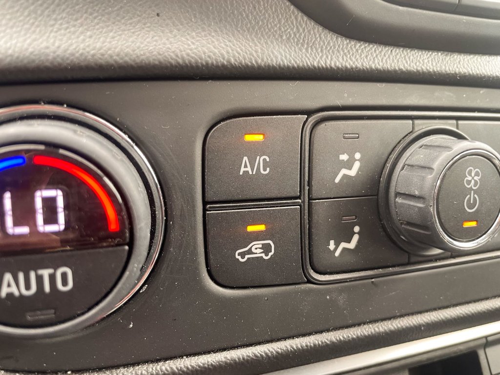 2022 GMC Terrain in St-Jérôme, Quebec - 16 - w1024h768px