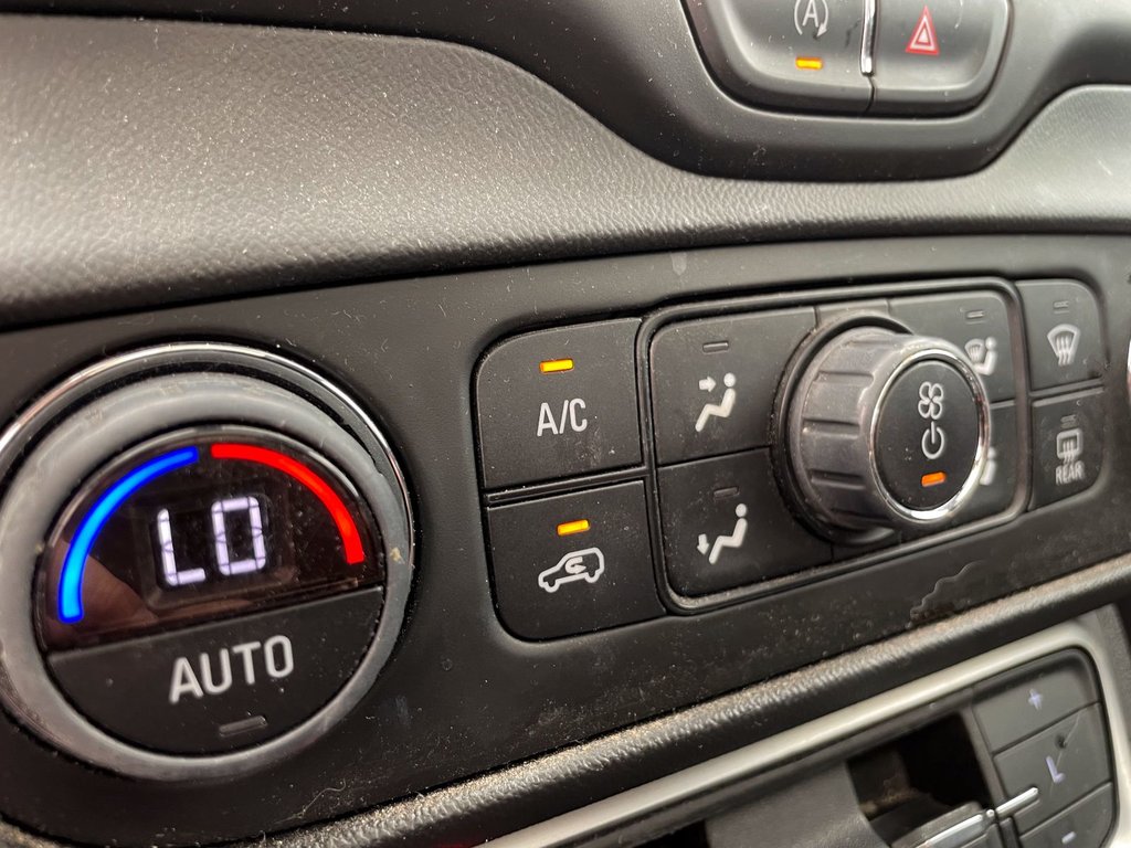 2023 GMC Terrain in St-Jérôme, Quebec - 17 - w1024h768px