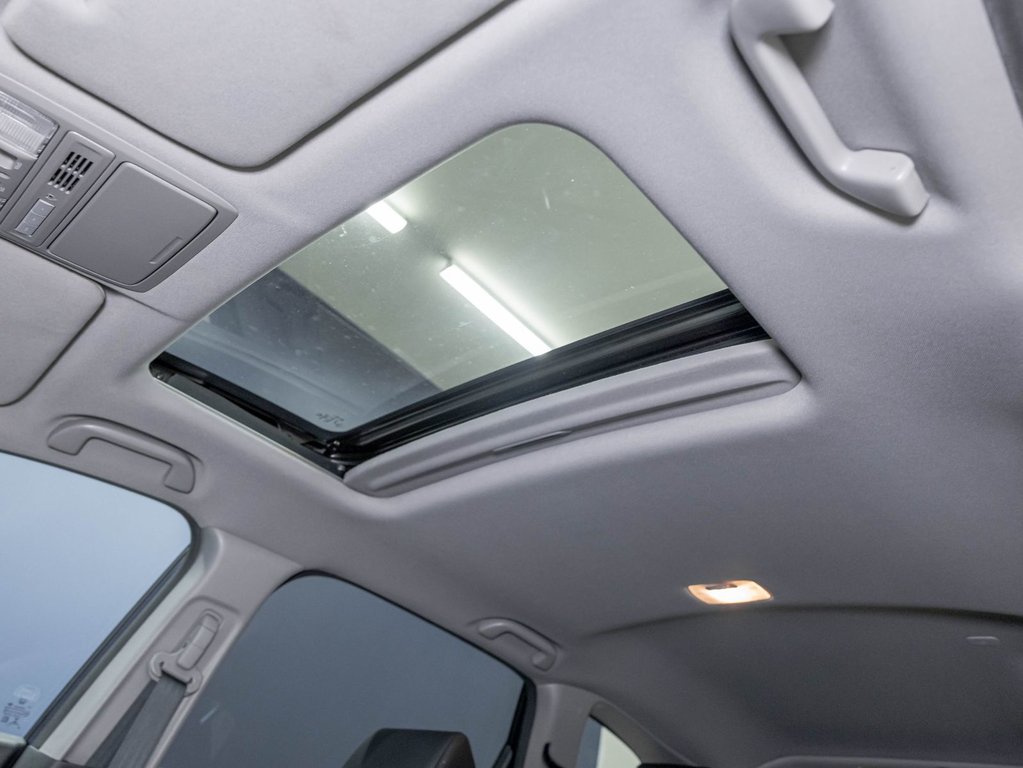 2020 Honda CR-V in St-Jérôme, Quebec - 4 - w1024h768px