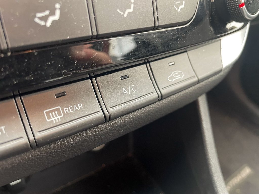 2018 Hyundai Elantra GT in St-Jérôme, Quebec - 13 - w1024h768px