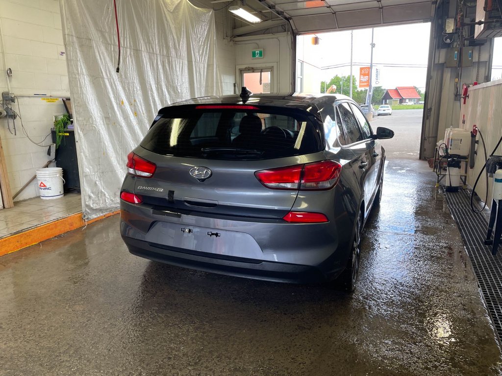 Hyundai Elantra GT  2018 à St-Jérôme, Québec - 9 - w1024h768px