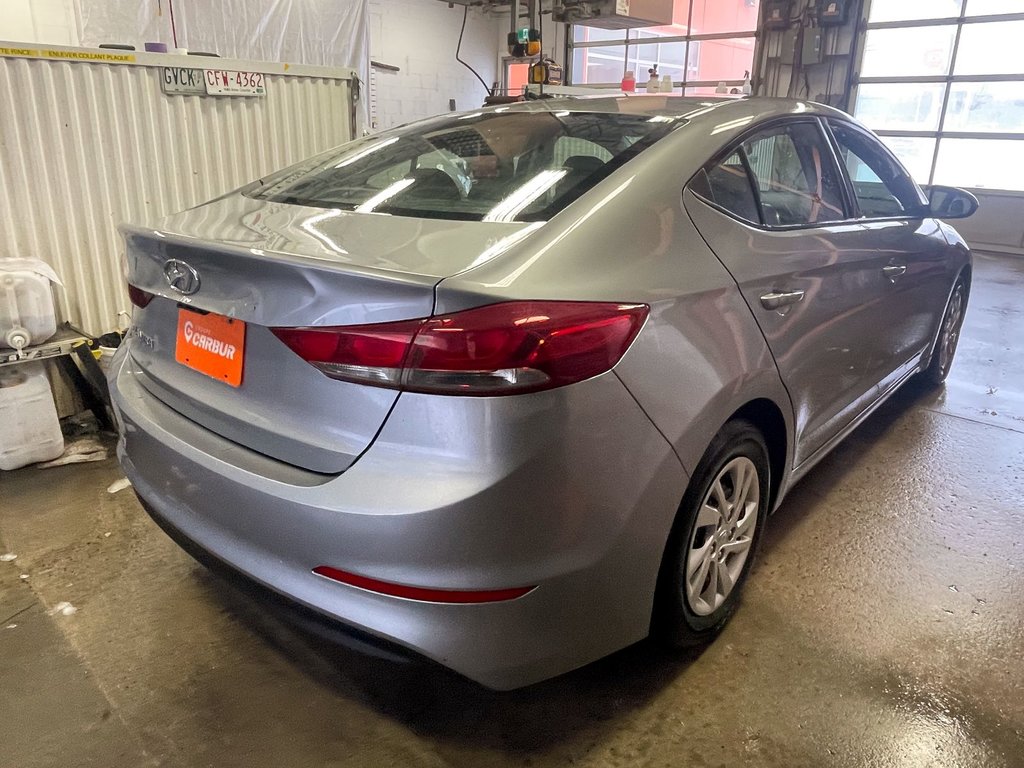 2017 Hyundai Elantra in St-Jérôme, Quebec - 8 - w1024h768px