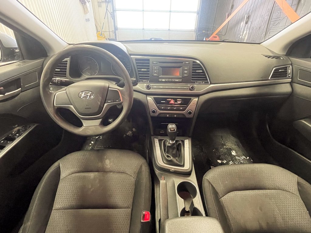 2017 Hyundai Elantra in St-Jérôme, Quebec - 10 - w1024h768px