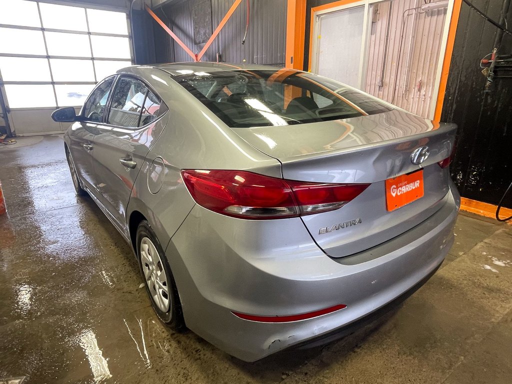 2017 Hyundai Elantra in St-Jérôme, Quebec - 5 - w1024h768px