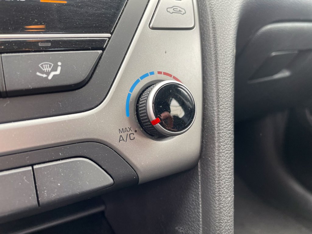 2018 Hyundai Elantra in St-Jérôme, Quebec - 14 - w1024h768px