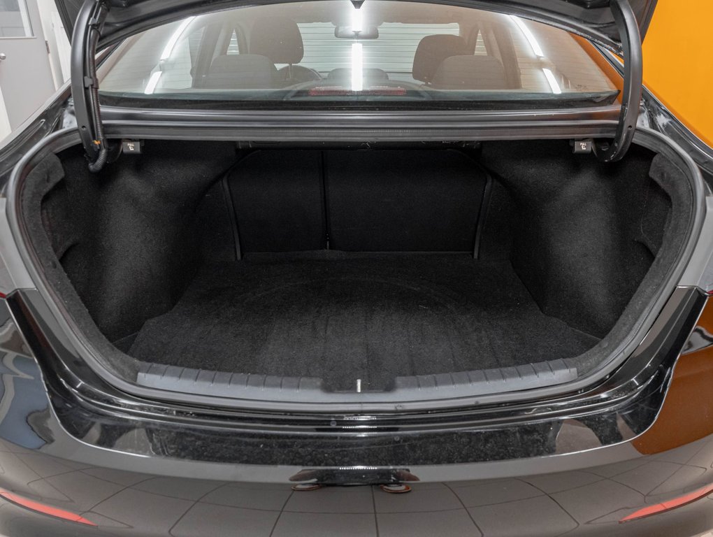 2018 Hyundai Elantra in St-Jérôme, Quebec - 27 - w1024h768px