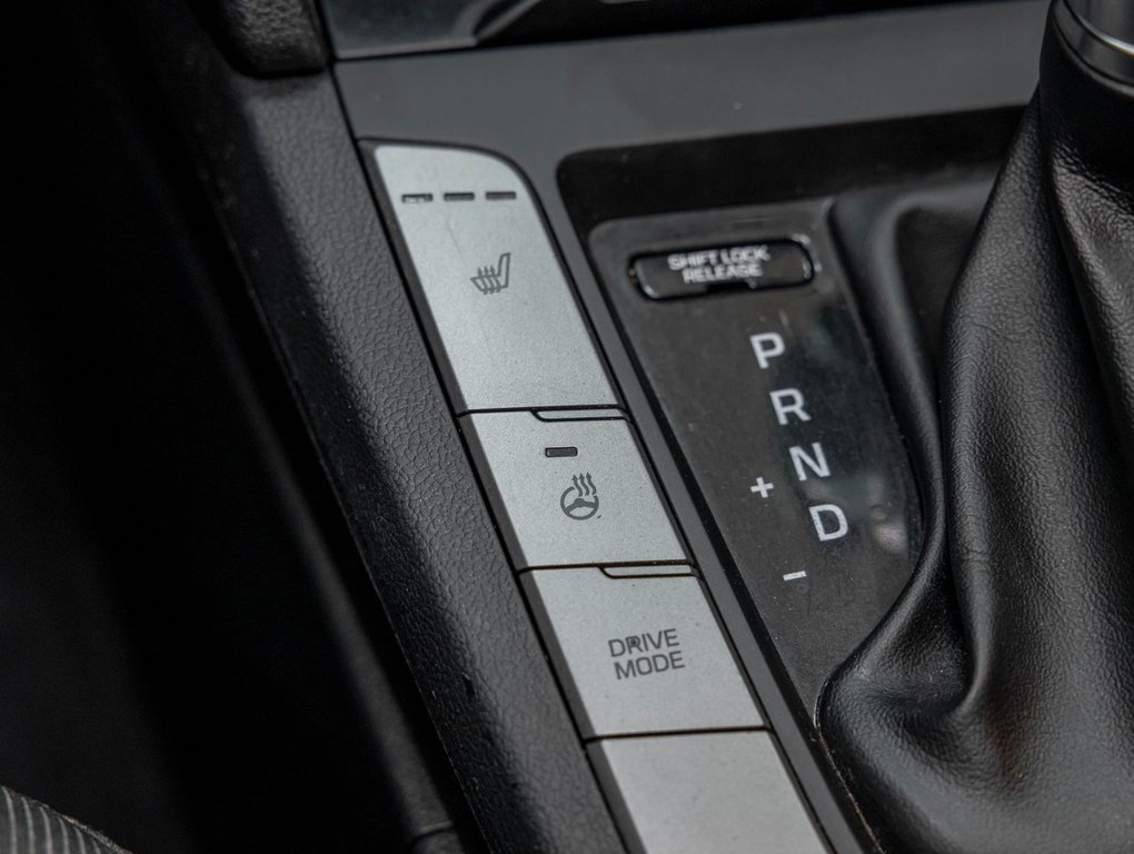 2018 Hyundai Elantra in St-Jérôme, Quebec - 21 - w1024h768px