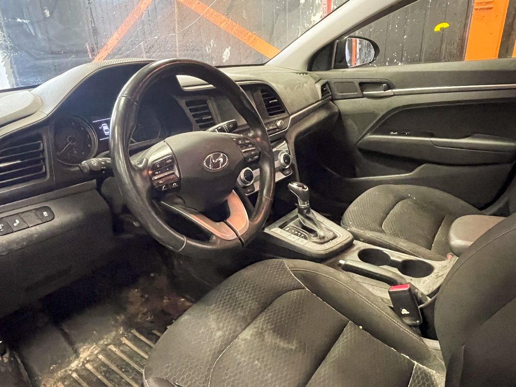 Hyundai Elantra  2020 à St-Jérôme, Québec - 3 - w1024h768px