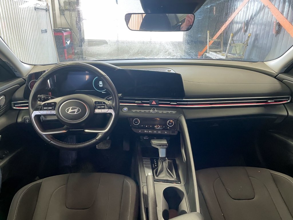 Hyundai Elantra  2024 à St-Jérôme, Québec - 9 - w1024h768px