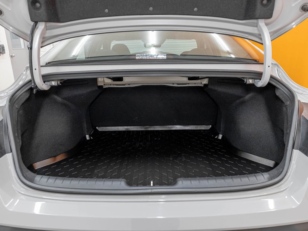 2024 Hyundai Elantra in St-Jérôme, Quebec - 26 - w1024h768px
