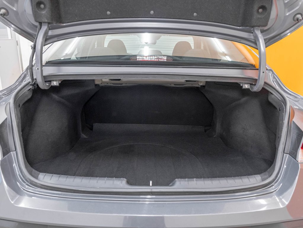 2024 Hyundai Elantra in St-Jérôme, Quebec - 29 - w1024h768px