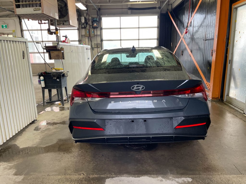 Hyundai Elantra  2024 à St-Jérôme, Québec - 9 - w1024h768px