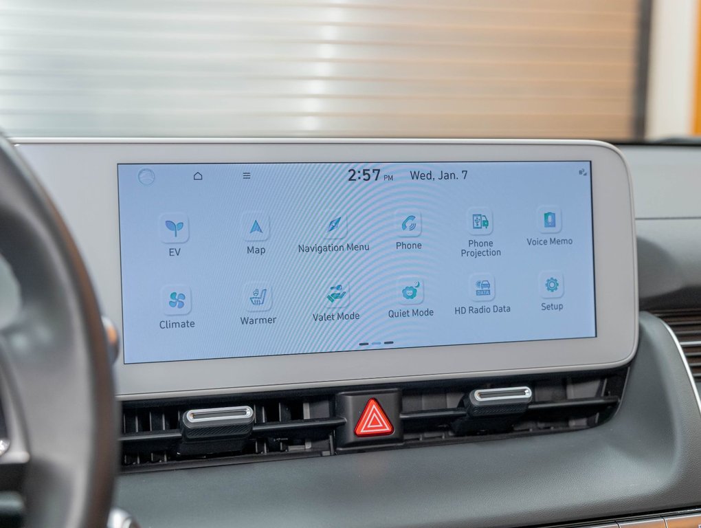 2024 Hyundai IONIQ 5 in St-Jérôme, Quebec - 17 - w1024h768px