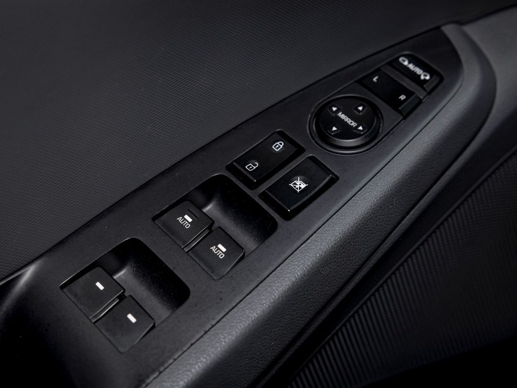 Hyundai Ioniq Electric  2017 à St-Jérôme, Québec - 28 - w1024h768px