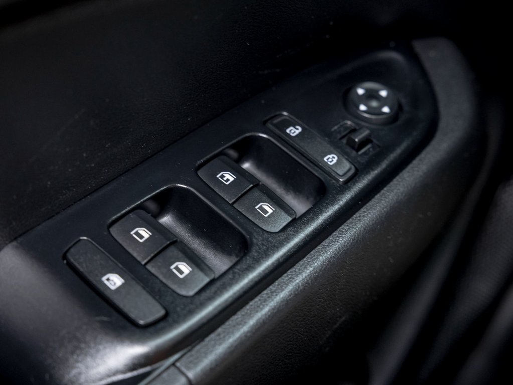 2021 Hyundai Venue in St-Jérôme, Quebec - 23 - w1024h768px