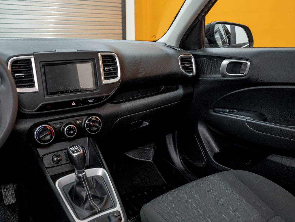 2021 Hyundai Venue in St-Jérôme, Quebec - 18 - w1024h768px