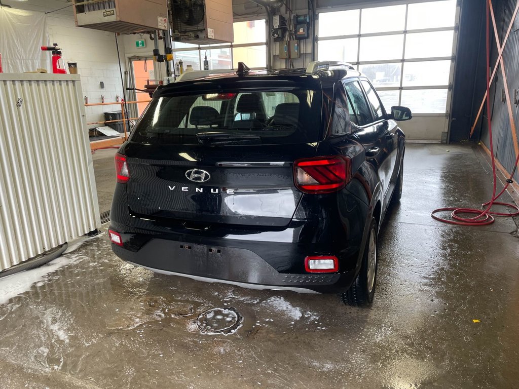 2021 Hyundai Venue in St-Jérôme, Quebec - 8 - w1024h768px