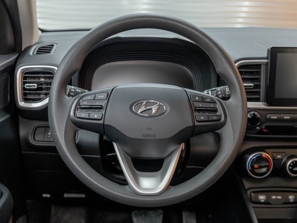 2023 Hyundai Venue in St-Jérôme, Quebec - 11 - w1024h768px