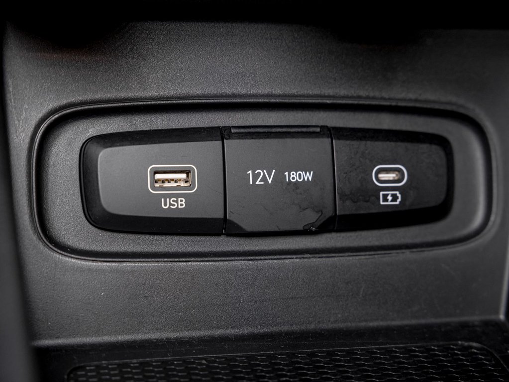 2025 Hyundai Venue in St-Jérôme, Quebec - 21 - w1024h768px