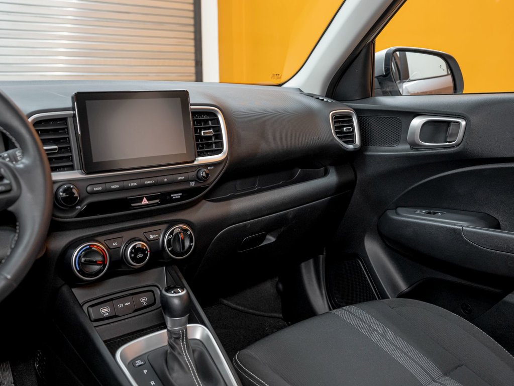 2025 Hyundai Venue in St-Jérôme, Quebec - 18 - w1024h768px