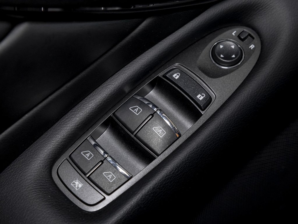 Infiniti Q50  2023 à St-Jérôme, Québec - 23 - w1024h768px