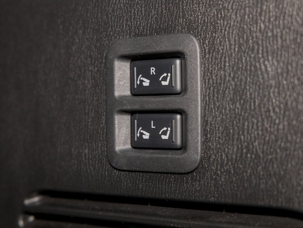 2023 Infiniti QX80 in St-Jérôme, Quebec - 44 - w1024h768px