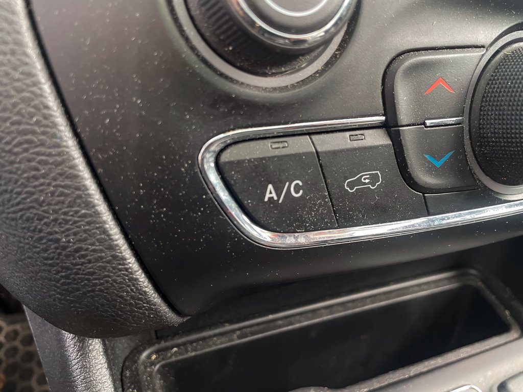 2019 Jeep Cherokee in St-Jérôme, Quebec - 16 - w1024h768px