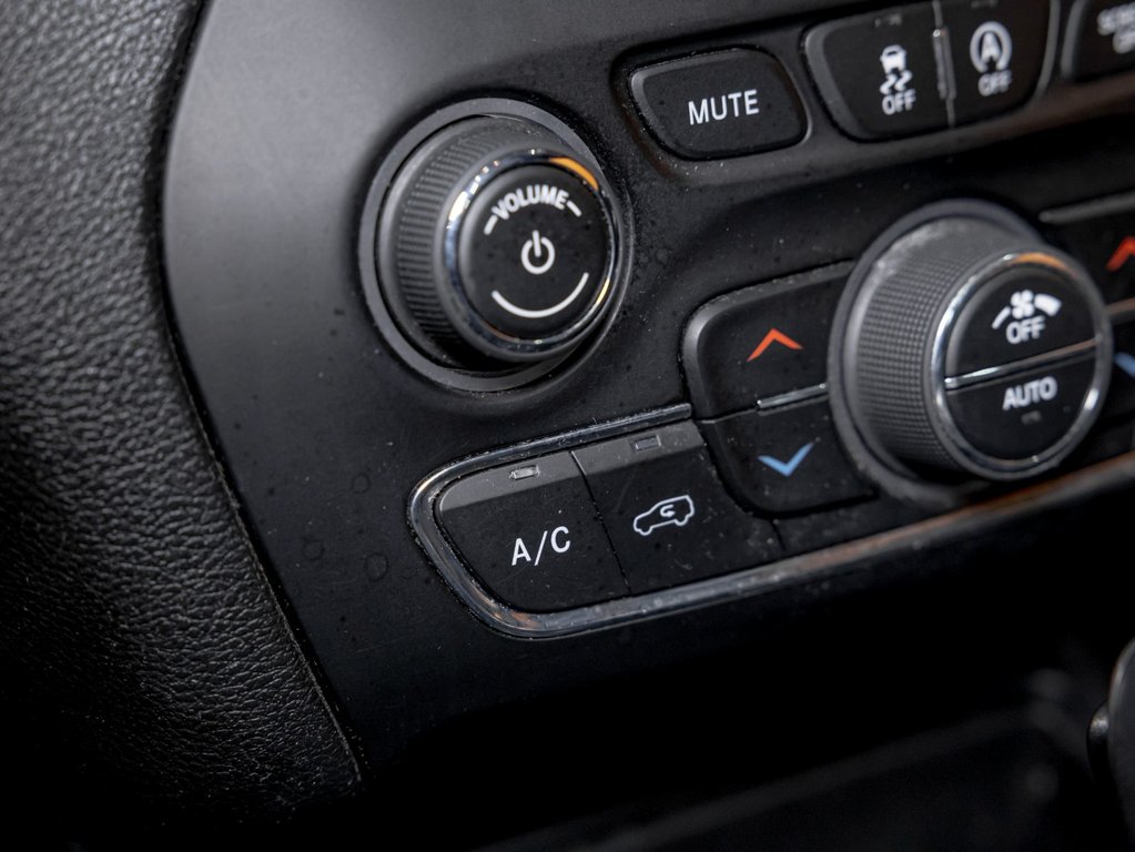 2021 Jeep Cherokee in St-Jérôme, Quebec - 23 - w1024h768px