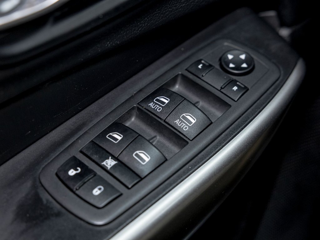 2021 Jeep Cherokee in St-Jérôme, Quebec - 27 - w1024h768px