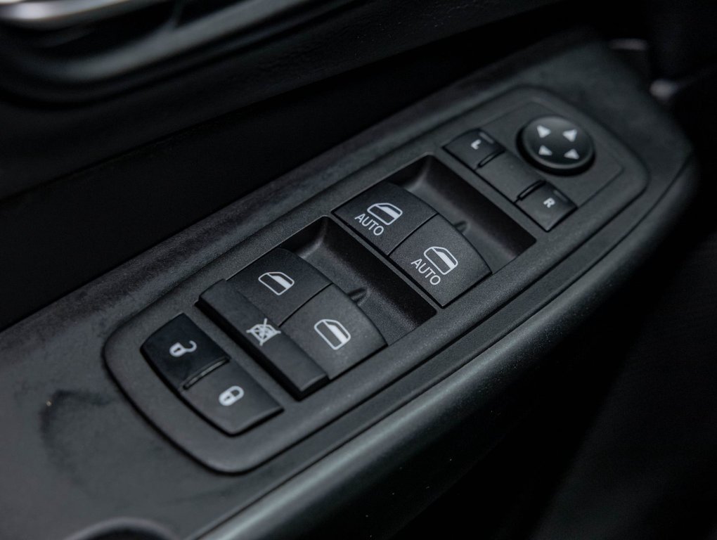 2022 Jeep Cherokee in St-Jérôme, Quebec - 26 - w1024h768px