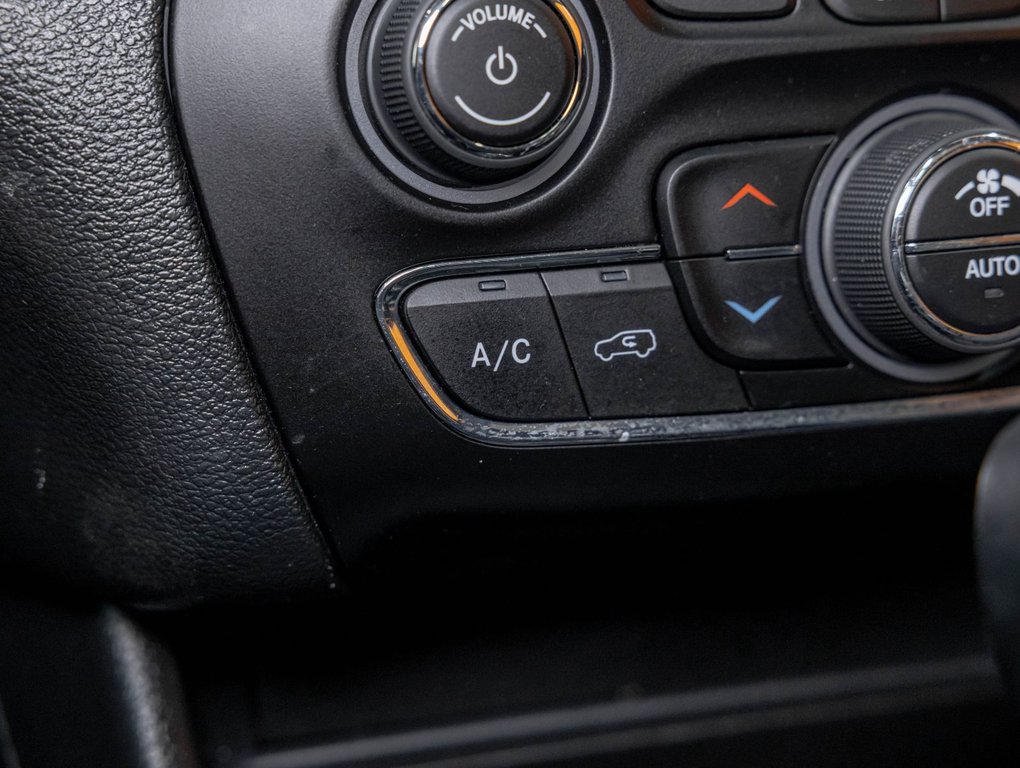 2022 Jeep Cherokee in St-Jérôme, Quebec - 22 - w1024h768px