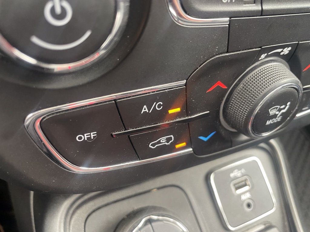 2021 Jeep Compass in St-Jérôme, Quebec - 17 - w1024h768px