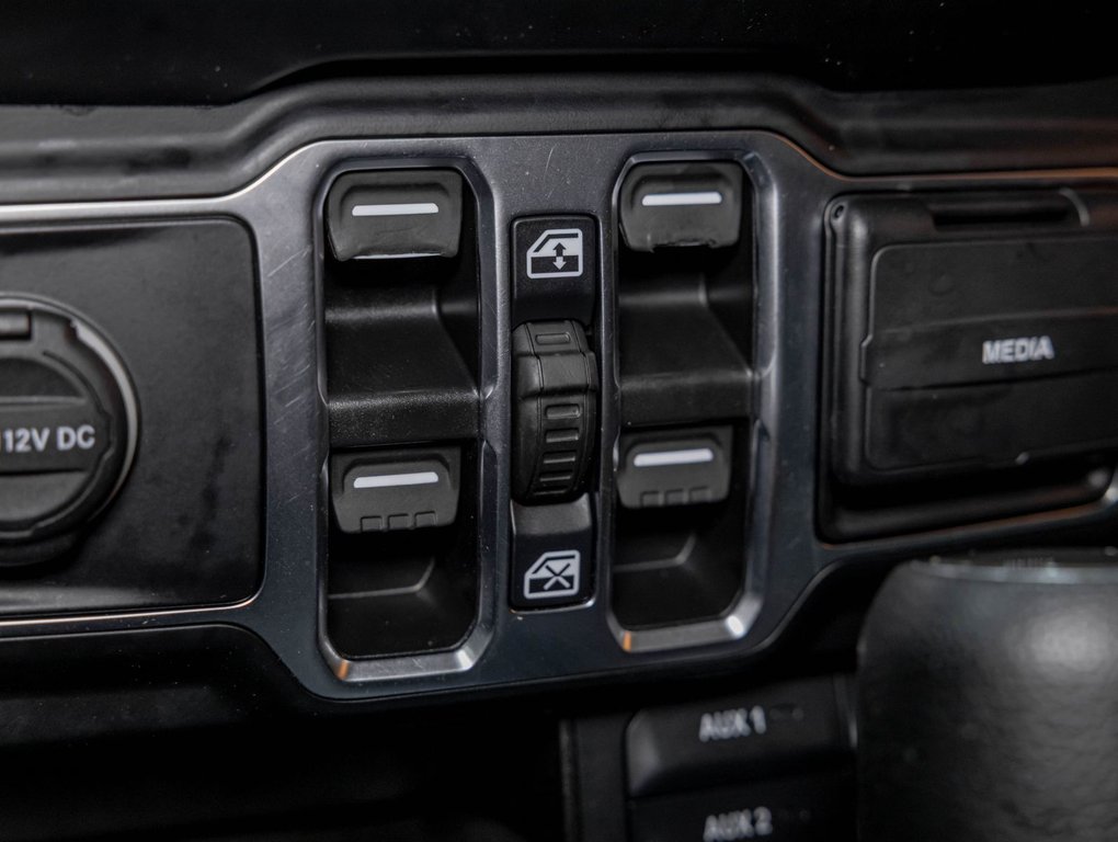 2022 Jeep Gladiator in St-Jérôme, Quebec - 23 - w1024h768px