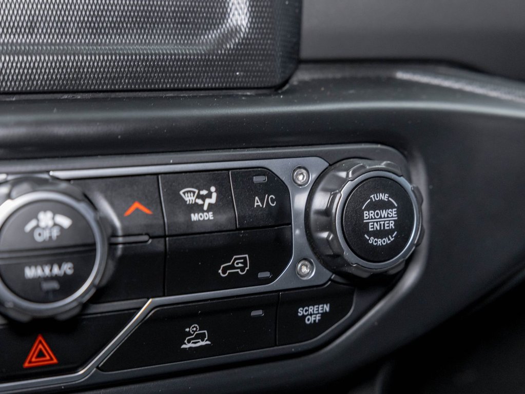 2022 Jeep Gladiator in St-Jérôme, Quebec - 17 - w1024h768px