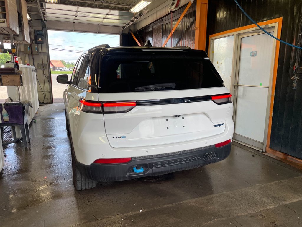 2022 Jeep Grand Cherokee 4xe in St-Jérôme, Quebec - 8 - w1024h768px