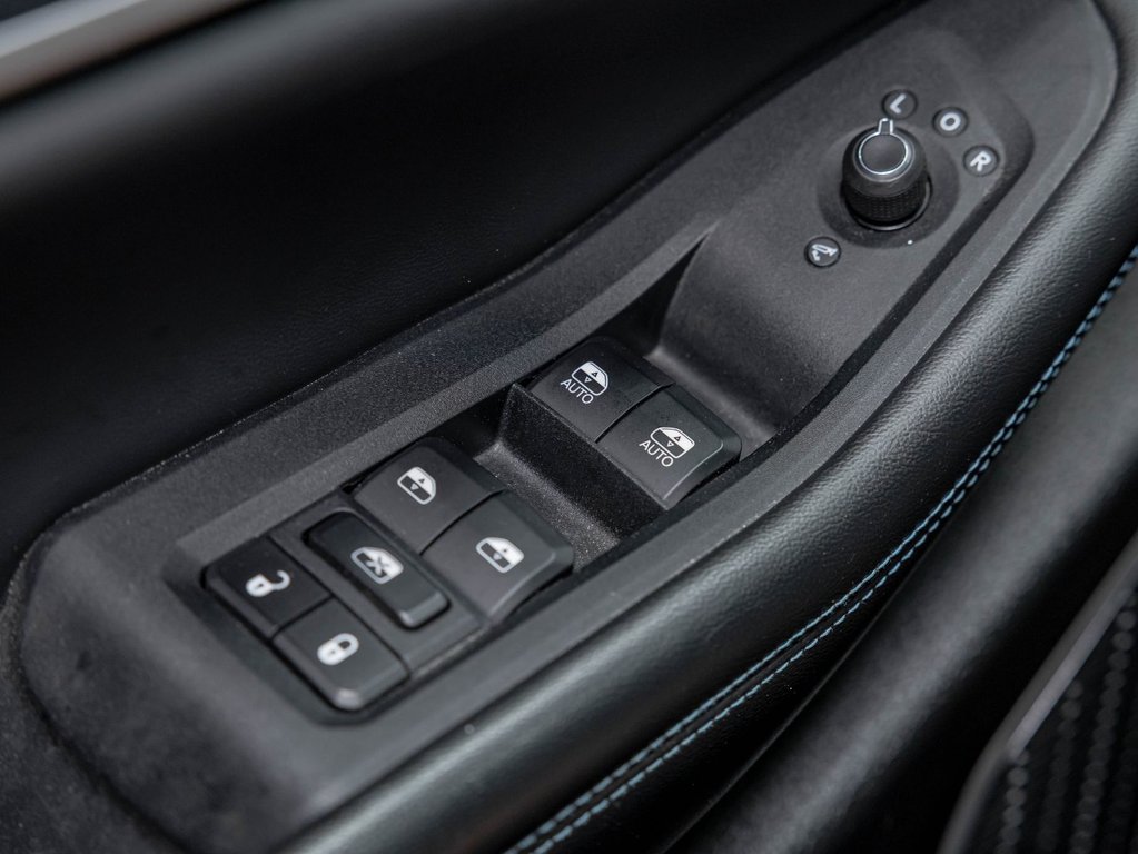 2022 Jeep Grand Cherokee 4xe in St-Jérôme, Quebec - 29 - w1024h768px