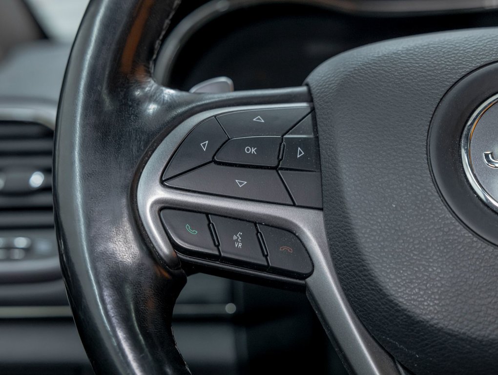 2020 Jeep Grand Cherokee in St-Jérôme, Quebec - 15 - w1024h768px