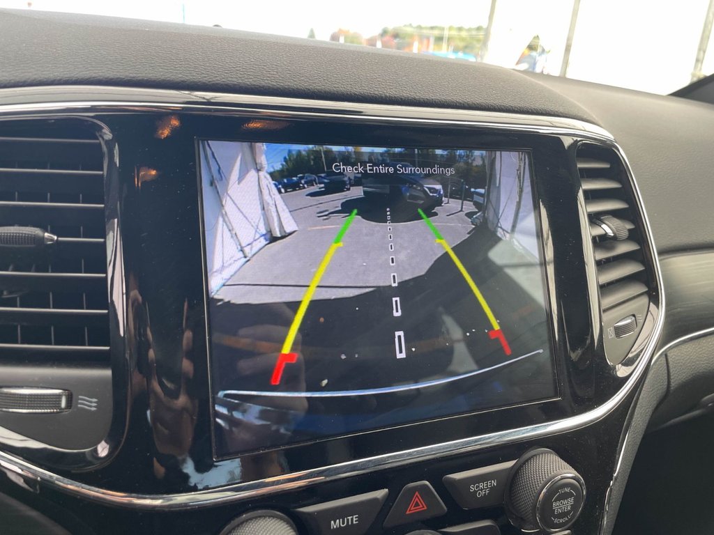2020 Jeep Grand Cherokee in St-Jérôme, Quebec - 14 - w1024h768px