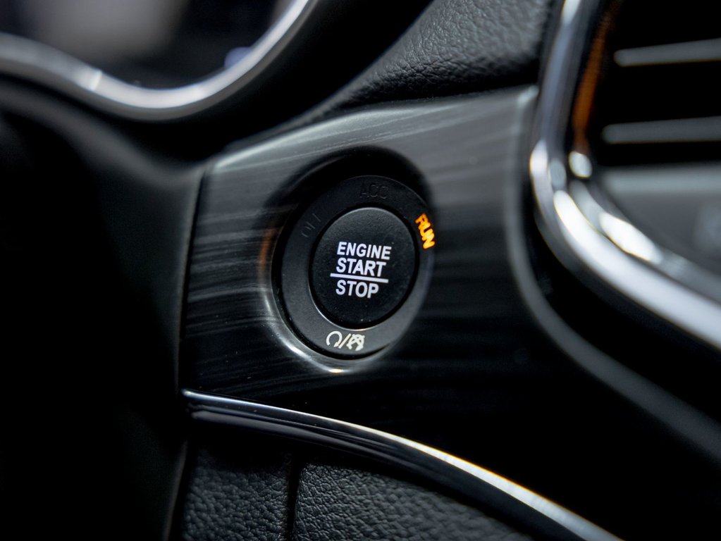 2020 Jeep Grand Cherokee in St-Jérôme, Quebec - 26 - w1024h768px