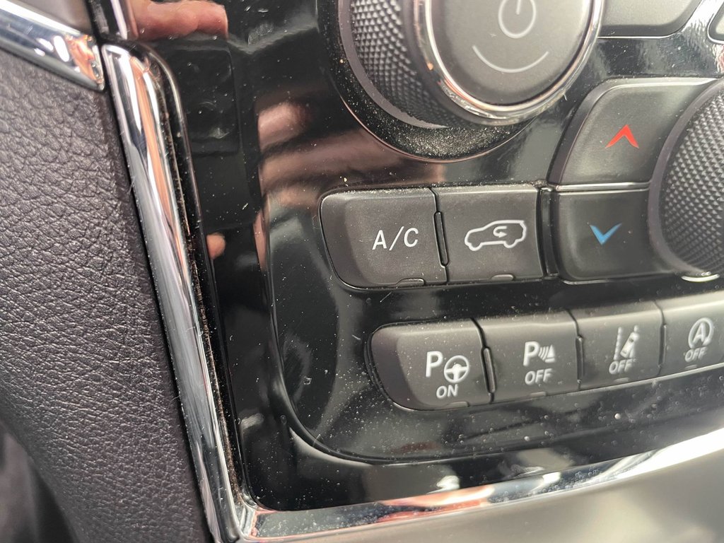 2020 Jeep Grand Cherokee in St-Jérôme, Quebec - 16 - w1024h768px