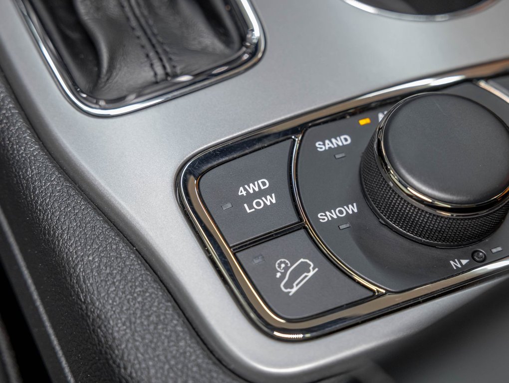 2021 Jeep Grand Cherokee in St-Jérôme, Quebec - 23 - w1024h768px