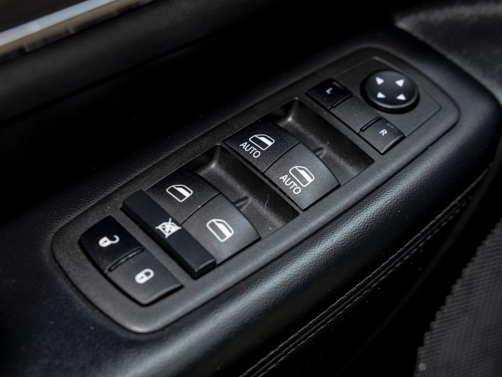 2022 Jeep Grand Cherokee in St-Jérôme, Quebec - 25 - w1024h768px
