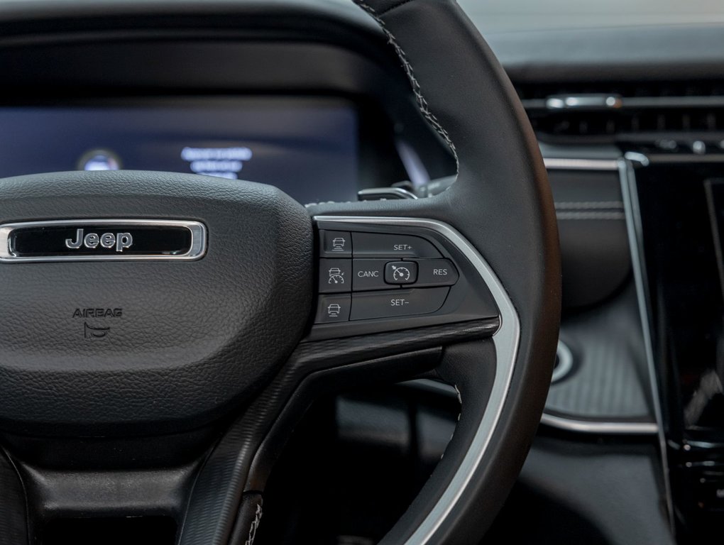 2023 Jeep Grand Cherokee in St-Jérôme, Quebec - 16 - w1024h768px