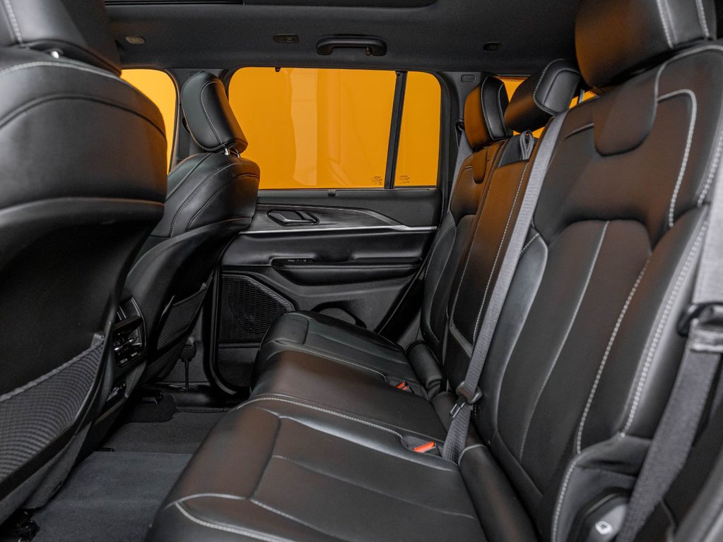 2024 Jeep Grand Cherokee in St-Jérôme, Quebec - 29 - w1024h768px