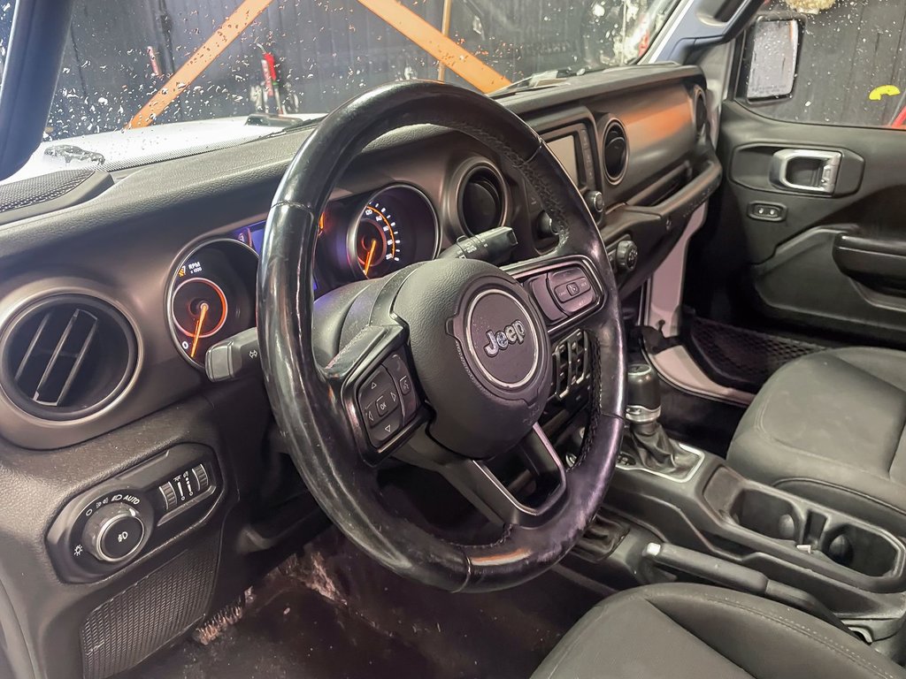 2020 Jeep Wrangler Unlimited in St-Jérôme, Quebec - 3 - w1024h768px