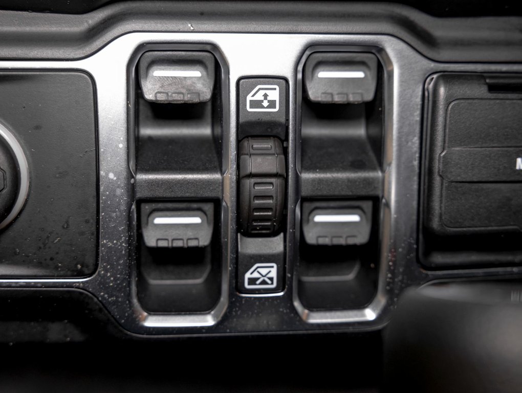 2020 Jeep Wrangler Unlimited in St-Jérôme, Quebec - 23 - w1024h768px