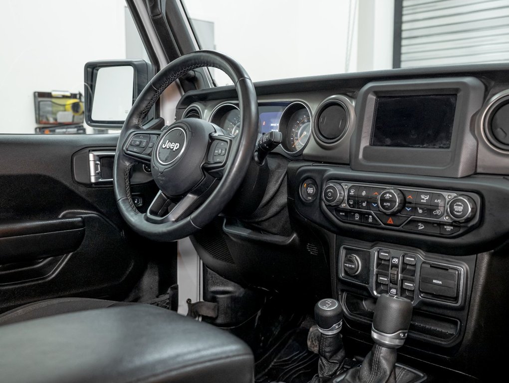 2020 Jeep Wrangler Unlimited in St-Jérôme, Quebec - 25 - w1024h768px