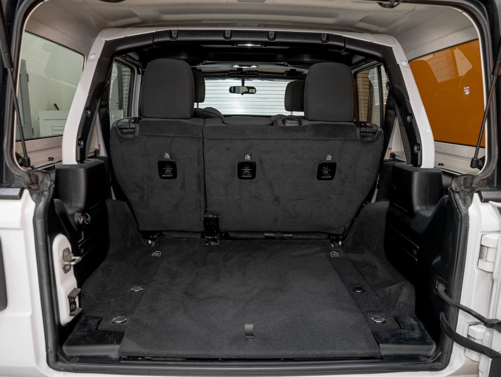 2020 Jeep Wrangler Unlimited in St-Jérôme, Quebec - 27 - w1024h768px
