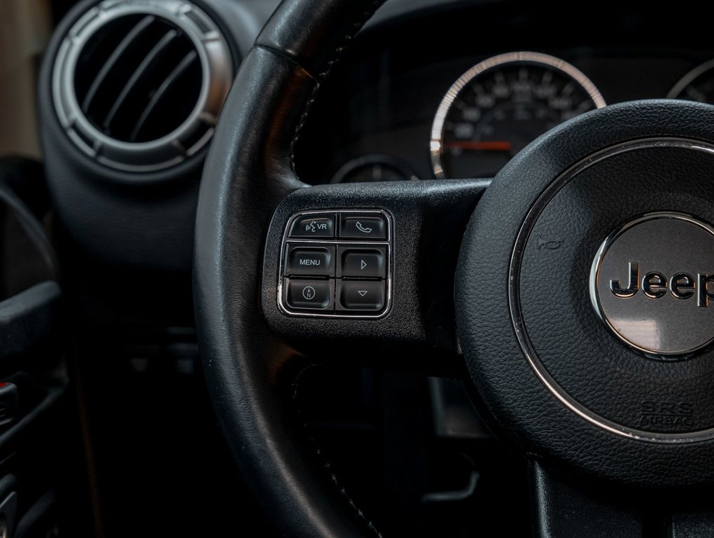 2016 Jeep Wrangler in St-Jérôme, Quebec - 14 - w1024h768px